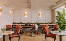Hotel Yelo Mozart Powered By Sonder  4*